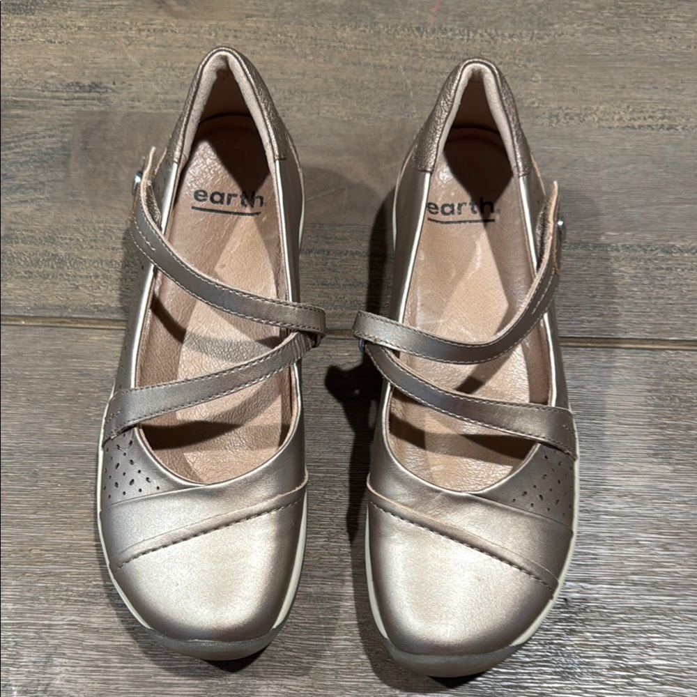 Earth Kara Newton Shoes Gold Brown Leather Mary Jane‎ Straps Flats Size 7.5